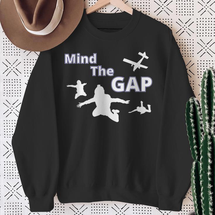 Sky Diving Mind The Gap 面白いスカイダイバー スウェットシャツ 年配の女性への贈り物