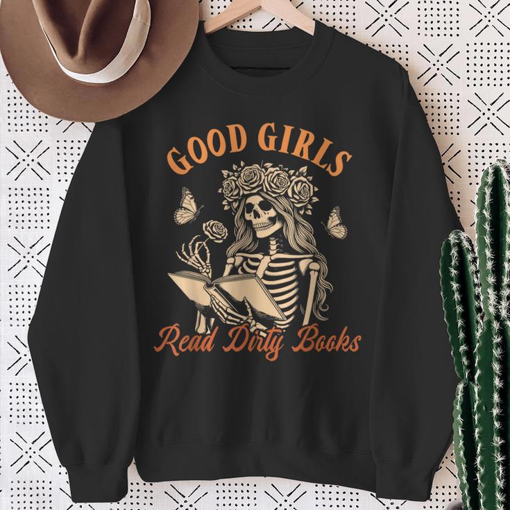 Smut Reader Spicy Romance Good A Girls Read Dirty Books Sweatshirt Gifts for Old Women