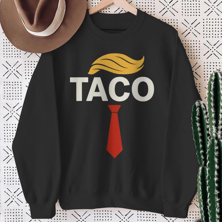 TACO トランプズ・オールウェイズ・チキン・アウト・タコス スウェットシャツ 年配の女性への贈り物
