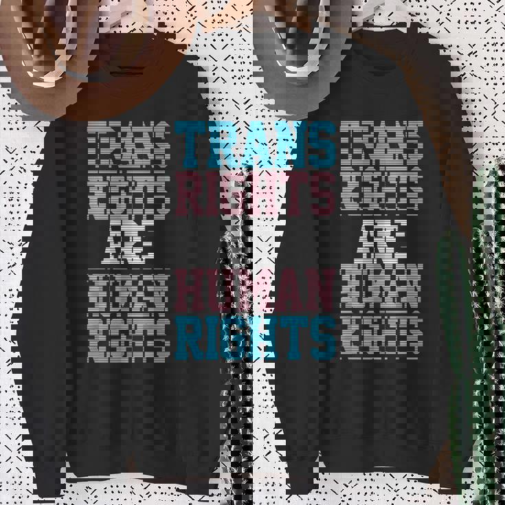 Trans Rights Are Human Rights Lgbtq トランスジェンダー フラッグ プライド スウェットシャツ 年配の女性への贈り物