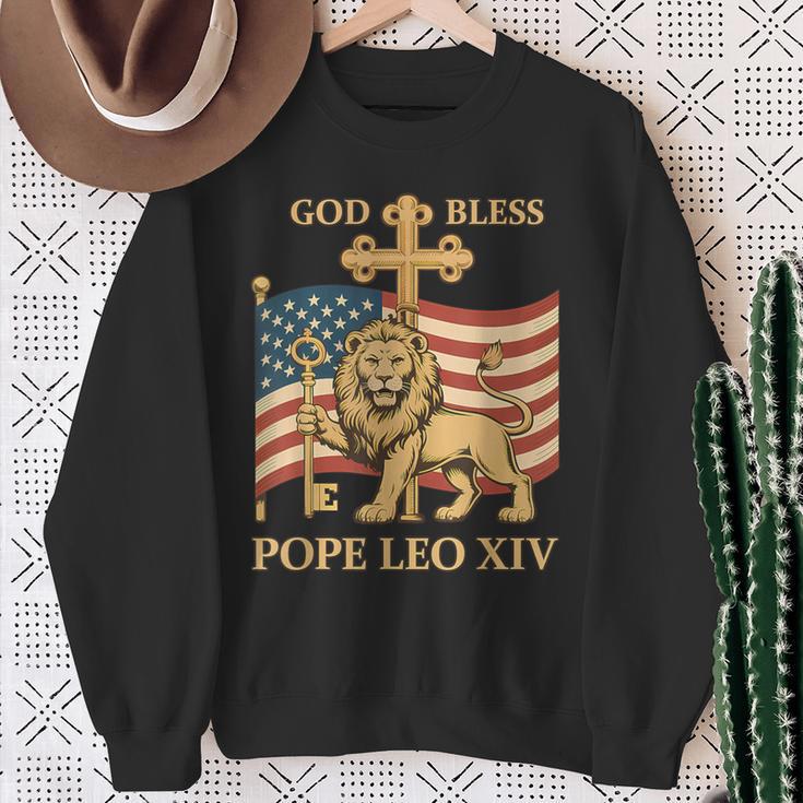 Vatican Pope Leo Xiv God Bless Pope Leo Xiv スウェットシャツ 年配の女性への贈り物