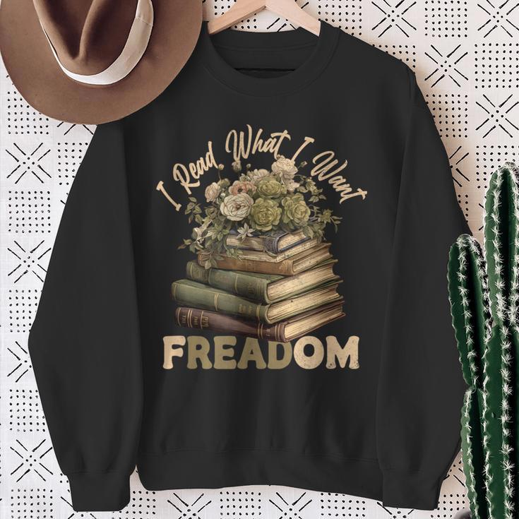 Vintage Censorship Freedom Reading Nerd I Read Banned Books Sweatshirt Gifts for Old Women