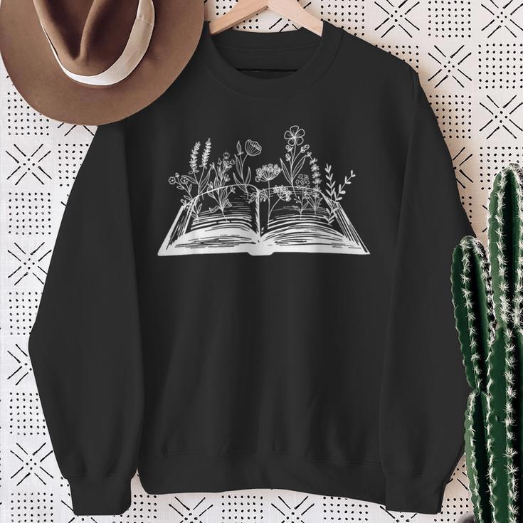 Wildflowers Book Day Flower Books Lover Reader Bookworm Cool Sweatshirt Gifts for Old Women