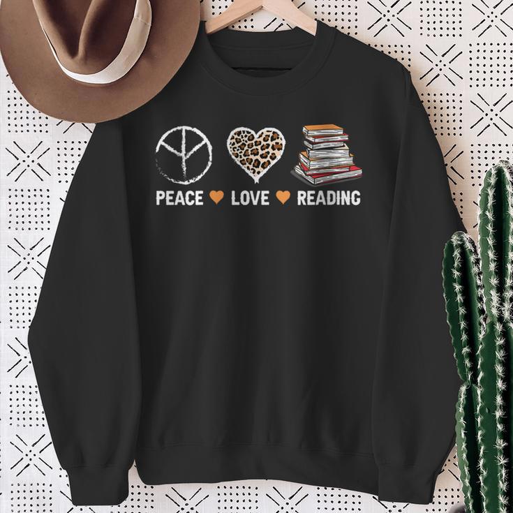 Women's Peace Love Reading Book Reader Book Lover Vintage Bookworm Sweatshirt Gifts for Old Women