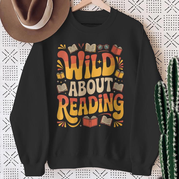 Women's Wild About Reading Zoo Animals For Bookworm Book Reader Sweatshirt Gifts for Old Women