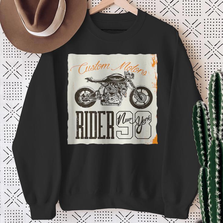 カフェレーサー カスタム バイク おしゃれ オートバイ ライダー イラスト スウェットシャツ 年配の女性への贈り物