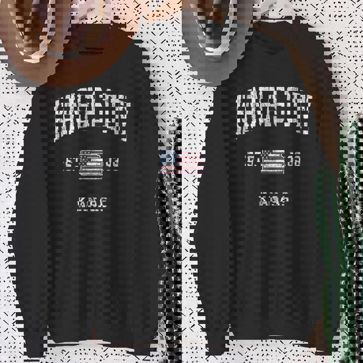 カンザスシティカンザスks ヴィンテージ アメリカ国旗 スポーツデザイン スウェットシャツ 年配の女性への贈り物