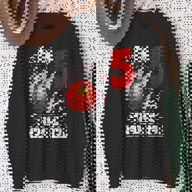 キッズ 5歳の誕生日 男の子 ボウリング This Is How I Roll 5歳 スウェットシャツ 年配の女性への贈り物