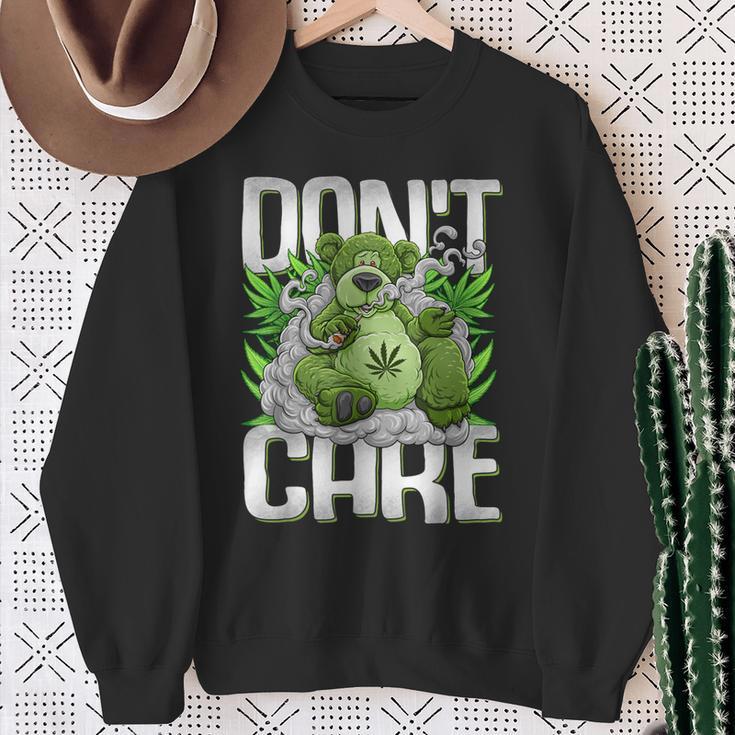 クマのスモーキングウィードマリファナtシャツ 面白いウィードベアtシャツ スウェットシャツ 年配の女性への贈り物