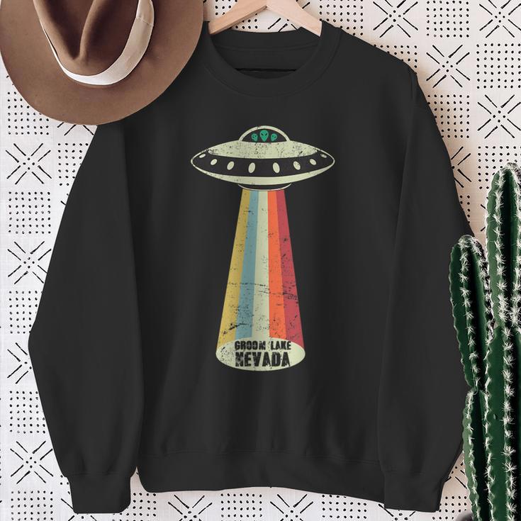 グルームネバダ湖レトロトップシークレットエリア 51 Ufo Uap エイリアン スウェットシャツ 年配の女性への贈り物