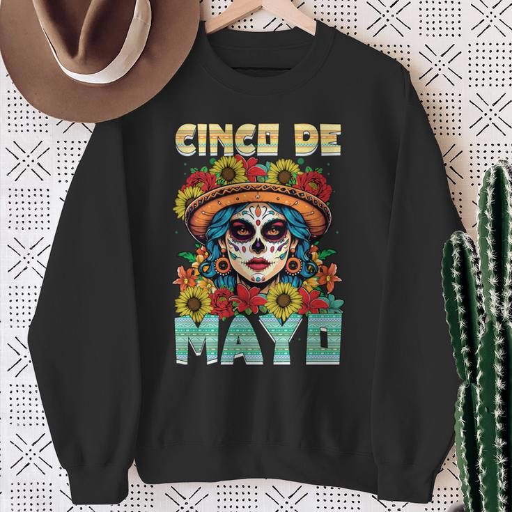 シンコ デ マヨ スケルトン ラ カトリーナ カラベラ フローラル メキシカン 長袖tシャツ スウェットシャツ 年配の女性への贈り物