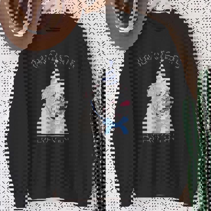 ニューオーリンズ 面白い犬の着用パーティーハット付き スウェットシャツ 年配の女性への贈り物