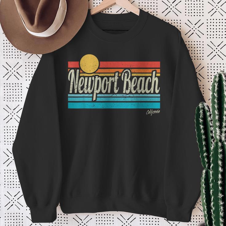 ニューポート ビーチ カリフォルニア レトロ サンセット サーフィン 旅行 ラブ サーフィン スウェットシャツ 年配の女性への贈り物