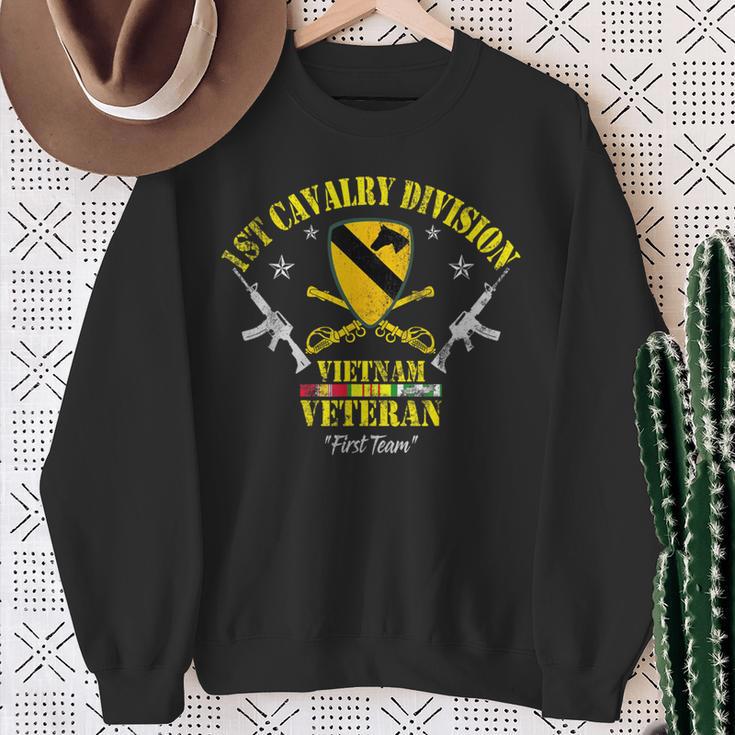 ベトナム退役軍人第1騎兵師団愛国退役軍人の日 スウェットシャツ 年配の女性への贈り物