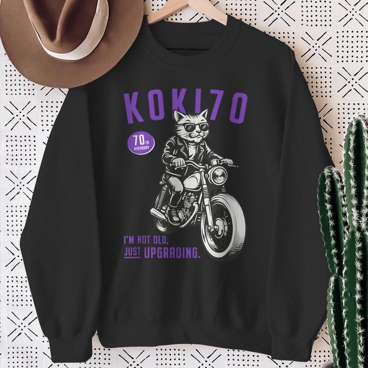 古希祝い バイク好き 猫好き 父 男性 クラシックバイク 70歳 I'm Not Old Just Upgrading スウェットシャツ 年配の女性への贈り物