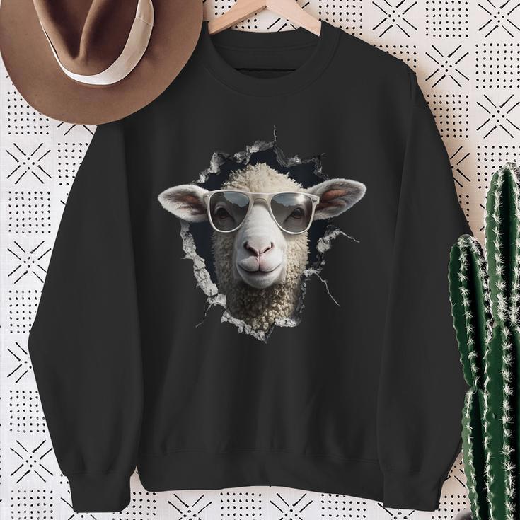 羊が穴から覗いています 農夫 羊飼い 飼い Coolheep Portrait スウェットシャツ 年配の女性への贈り物