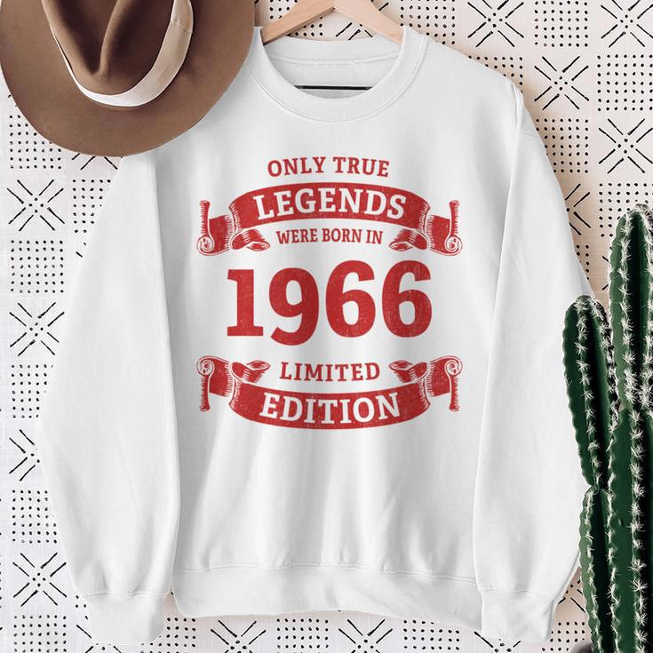 60歳の誕生日 還暦 真のレジェンドは1966年生まれ 長袖tシャツ スウェットシャツ 年配の女性への贈り物