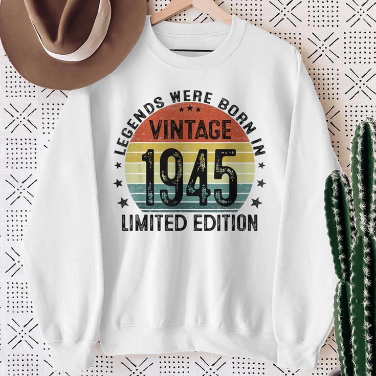 79歳ギフトtシャツ 1945年のベスト・オブ・レジェンド 1945年に誕生 スウェットシャツ 年配の女性への贈り物