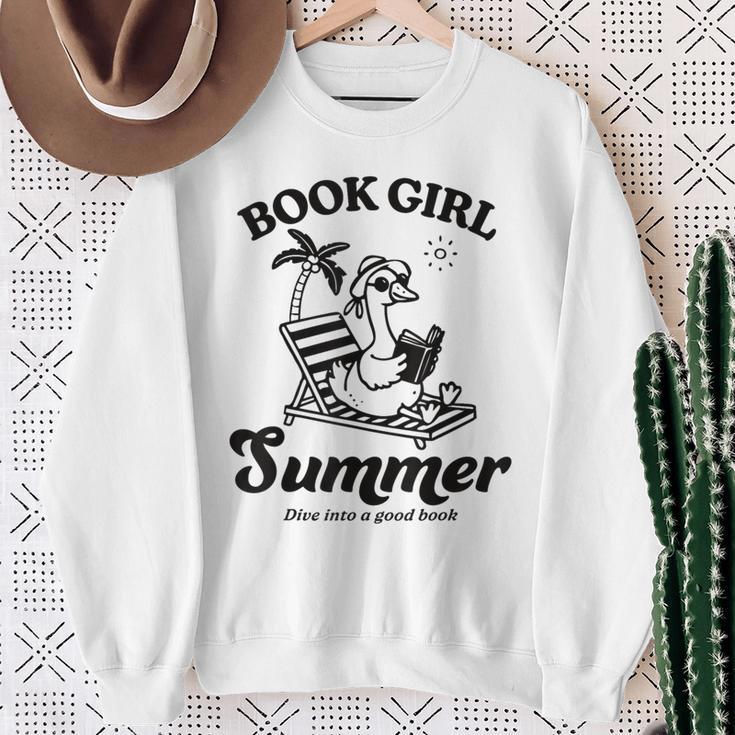 Book Girl Summer Reading Duck Retro Beach Vacation Bookworm Sweatshirt Gifts for Old Women