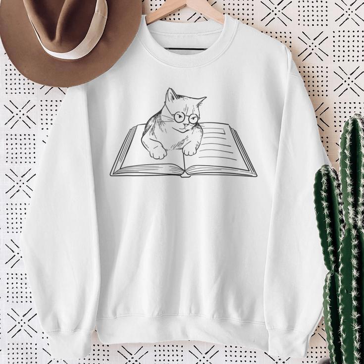 Cute Cat Reading Book Literature Kitty Sweatshirt Gifts for Old Women