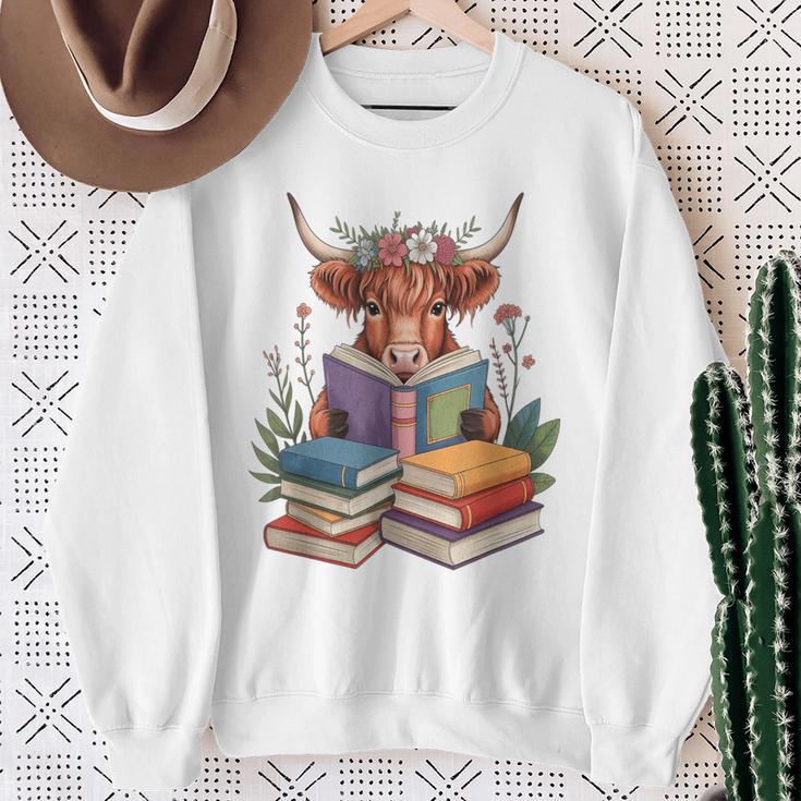 Cute Highland Cow With Book Floral Bookworm Librarian Book Sweatshirt Gifts for Old Women