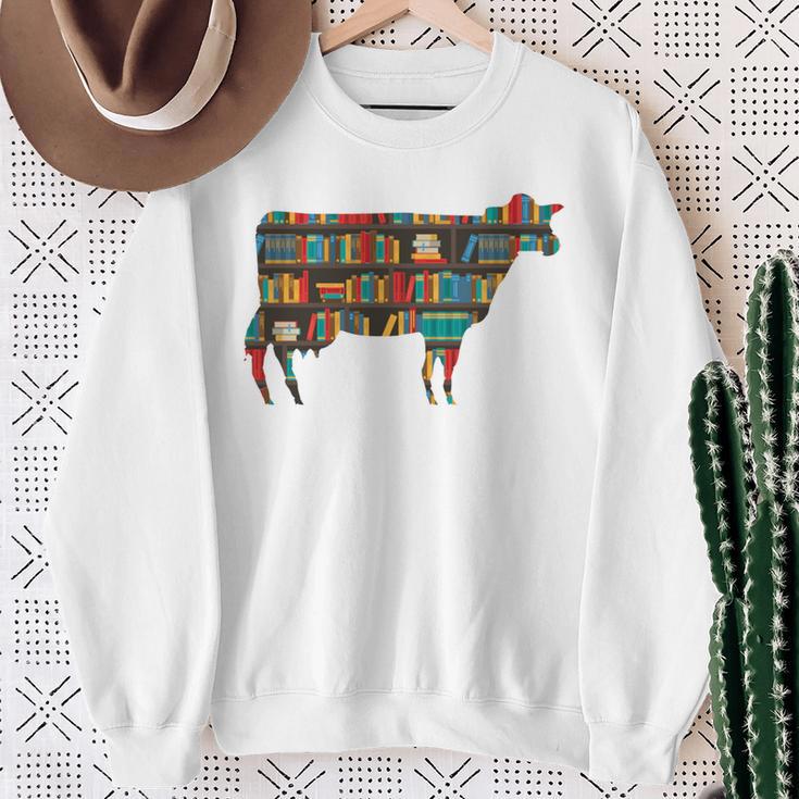 Easily Distracted By Cows & Books Lover Heifer Farm Sweatshirt Gifts for Old Women Easily Distracted By Cows & Books Lover Heifer Farm Sweatshirt Gifts for Old Women