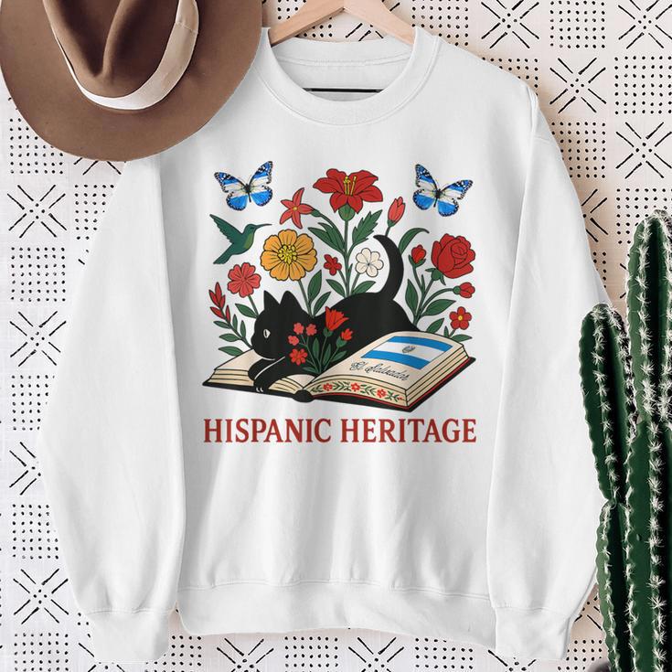 El Salvador Hispanic Heritage Month Book Cute Floral Cat Art Sweatshirt Gifts for Old Women El Salvador Hispanic Heritage Month Book Cute Floral Cat Art Sweatshirt Gifts for Old Women