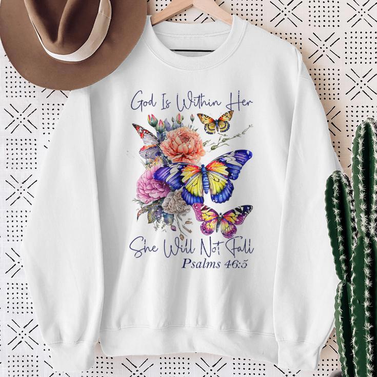 God Is Within Her Faith 聖句 詩篇 スウェットシャツ 年配の女性への贈り物
