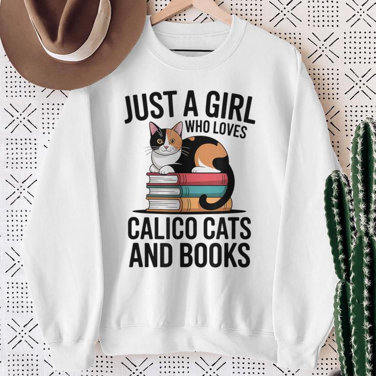 Just A Girl Who Loves Calico Cats And Books Minimal Tee Sweatshirt Gifts for Old Women Just A Girl Who Loves Calico Cats And Books Minimal Tee Sweatshirt Gifts for Old Women