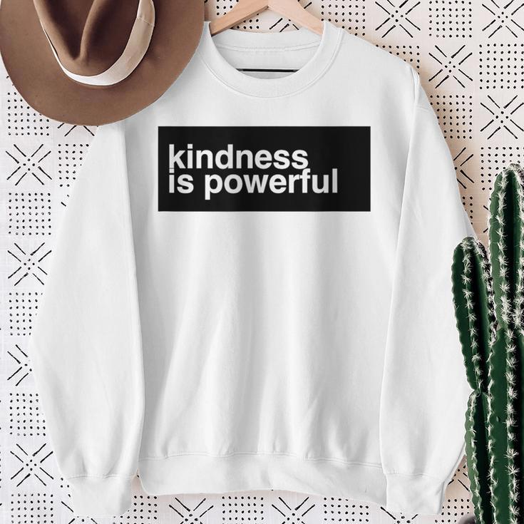 Kindness Is Powerful スウェットシャツ 年配の女性への贈り物