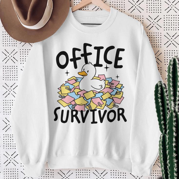 Officeurvivor かわいいアヒルの付箋 ユーモア 長袖tシャツ スウェットシャツ 年配の女性への贈り物