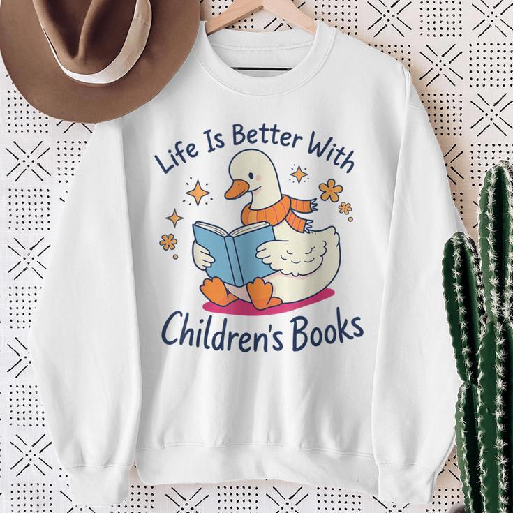 I Still Read Children’s Books Cute Duck Reading Book Lover Sweatshirt Gifts for Old Women
