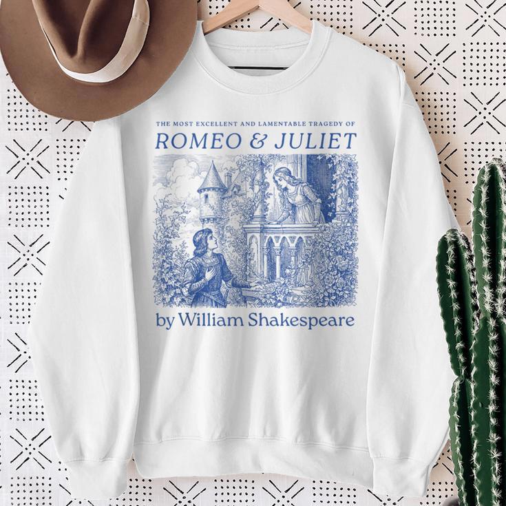Romeo Juliet Shakespeare Hamlet Book Lover Bookworm Cute Sweatshirt Gifts for Old Women Romeo Juliet Shakespeare Hamlet Book Lover Bookworm Cute Sweatshirt Gifts for Old Women