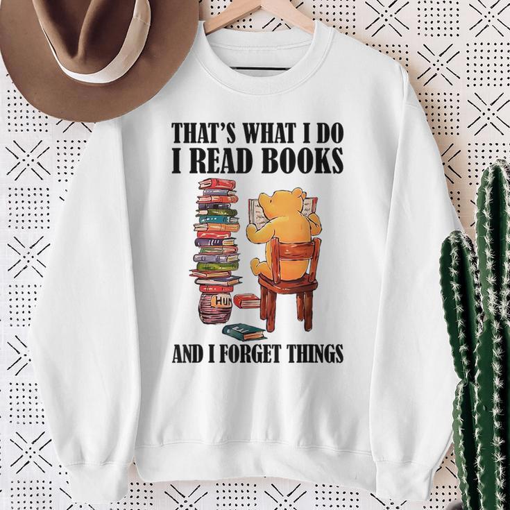 That's What I Do Read Books And I Forget Things Bear Reading Sweatshirt Gifts for Old Women