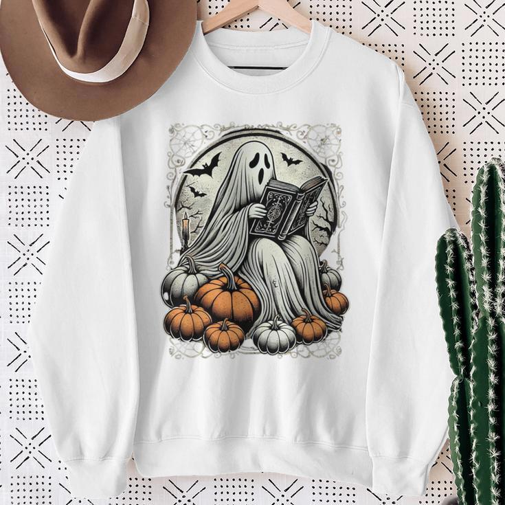 Vintage Ghost Reading Book Pumpkins Goth Halloween Teachers Sweatshirt Gifts for Old Women