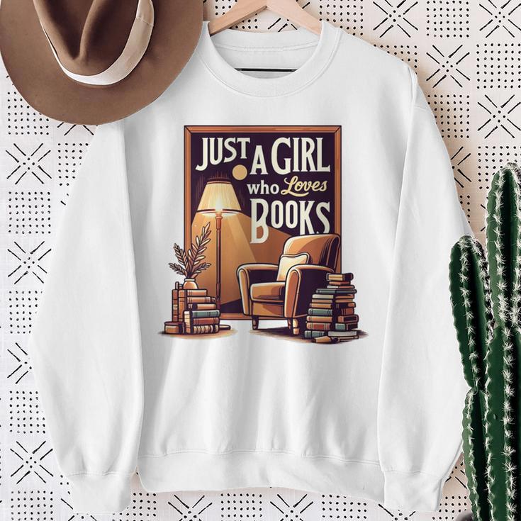 Vintage Just A Girl Who Loves Books Retro Bookworm Reader Sweatshirt Gifts for Old Women Vintage Just A Girl Who Loves Books Retro Bookworm Reader Sweatshirt Gifts for Old Women