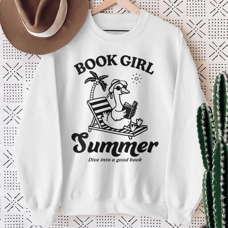 Women's Book Girl Summer Reading Duck Retro Beach Vacation Bookworm Sweatshirt Gifts for Old Women Women's Book Girl Summer Reading Duck Retro Beach Vacation Bookworm Sweatshirt Gifts for Old Women