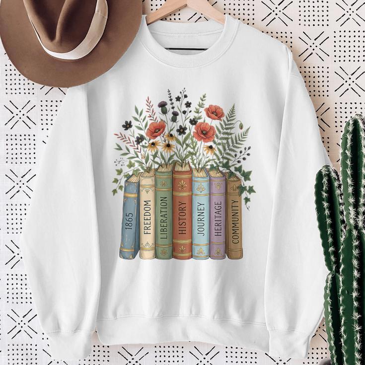 Women's Juneteenth 1865 Freedom Books Botanical Wildflower Graphic Sweatshirt Gifts for Old Women Women's Juneteenth 1865 Freedom Books Botanical Wildflower Graphic Sweatshirt Gifts for Old Women