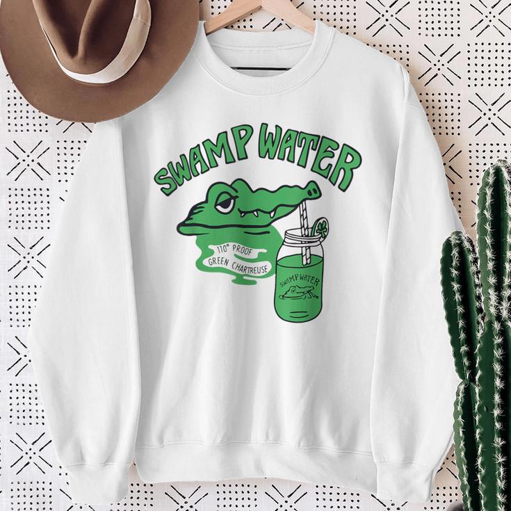 かわいいワニのクロコダイルグラフィックジャングルtシャツtシャツ スウェットシャツ 年配の女性への贈り物