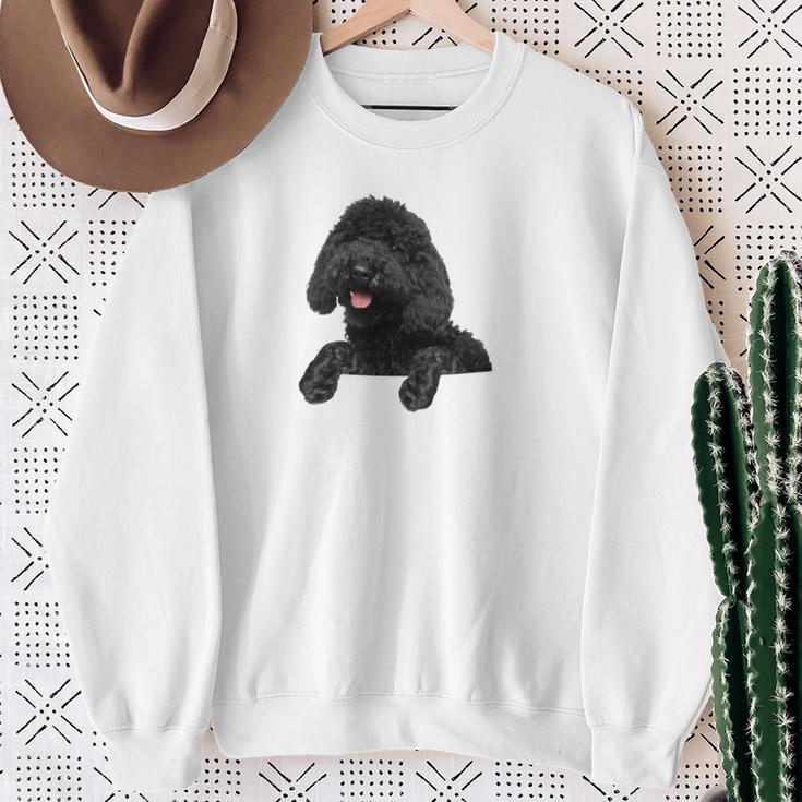 ブラックラブラドゥードル ポケット入り ラブラドゥードル犬愛好家 長袖tシャツ スウェットシャツ 年配の女性への贈り物