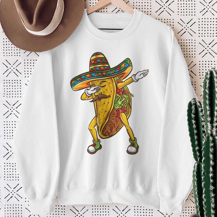 メキシコのタコスをダビングする Cinco De Mayo スウェットシャツ 年配の女性への贈り物