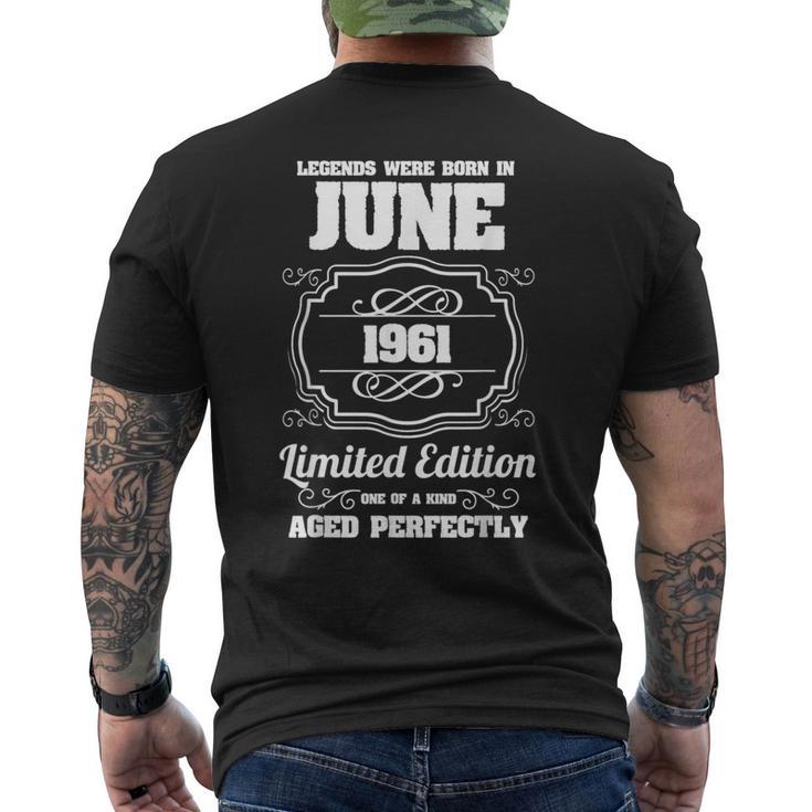 1961年6月生まれのレジェンドたち 60歳の誕生日 メンズTシャツ バックプリント