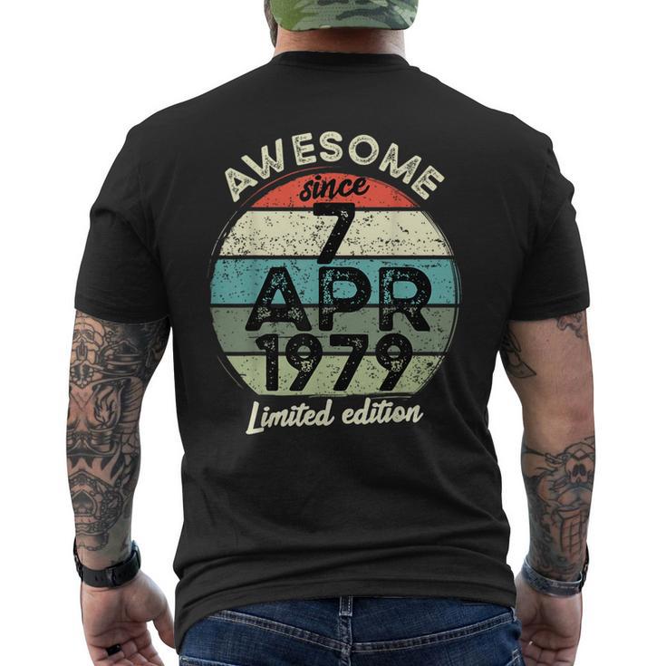 1979年4月7日 45歳の誕生日 45歳 2024年 誕生日 メンズTシャツ バックプリント