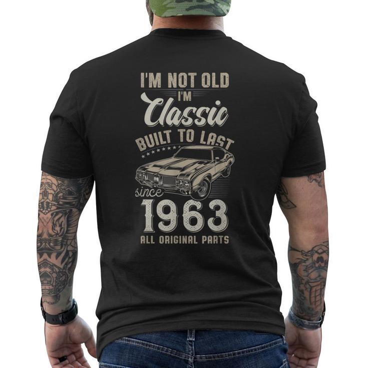 63歳の誕生日 1963年生まれのクラシックカー メンズTシャツ バックプリント