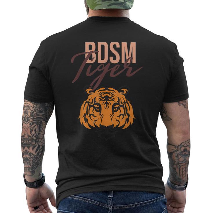 Bdsmインストラクタータイガーマスターボンデージギフト。 メンズTシャツ バックプリント