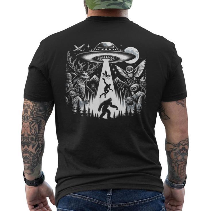 Cryptid Monsters ビッグフット Mothman Dogman Moon Cryptozoology メンズTシャツ バックプリント