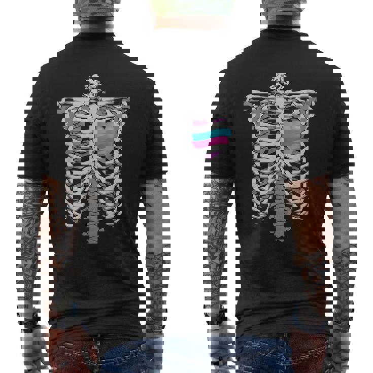 Intersex 心臓骨 誇り 両性的なプライドへのギフト メンズTシャツ バックプリント