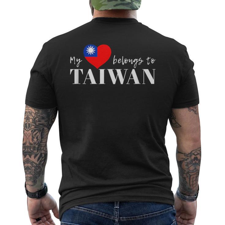 I Love Taiwan 国旗 台湾 台湾 プライド Roc 台北 ハート メンズTシャツ バックプリント