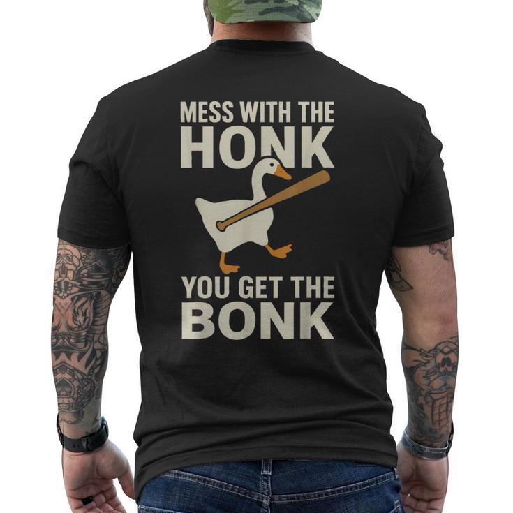Mess With The Honk You Get The Bonk メンズTシャツ バックプリント