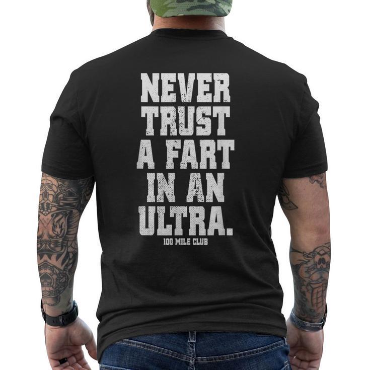 Never Trust A Fart In An Ultra 100マイル ウルトラトレイルランニング メンズTシャツ バックプリント